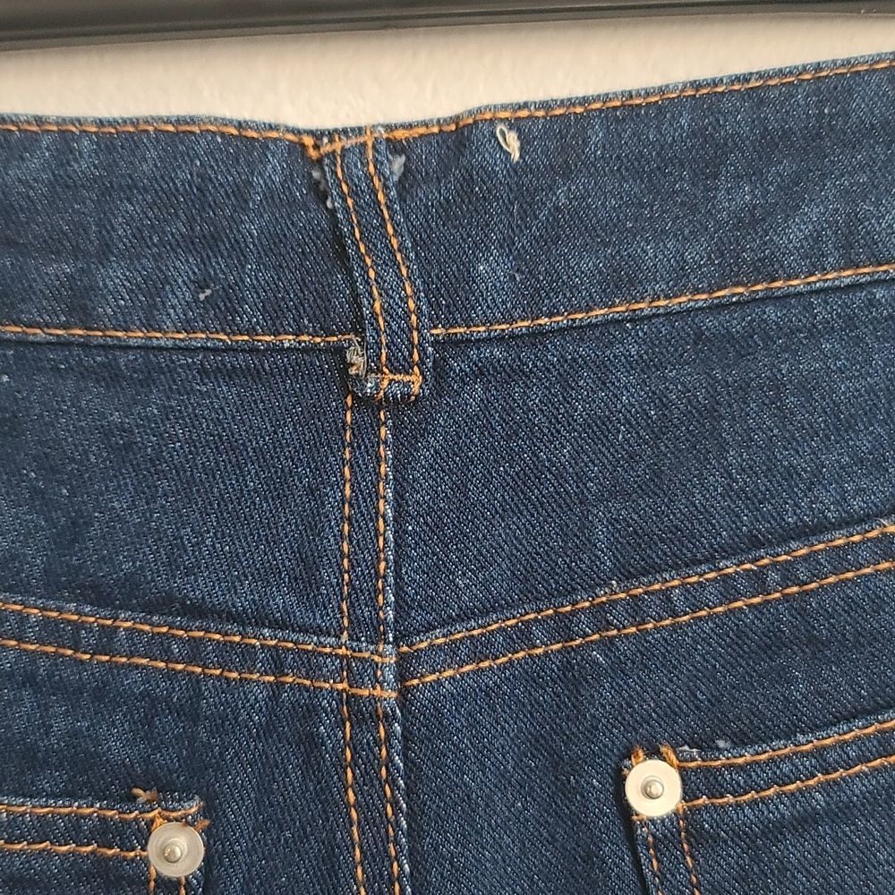 SHORTS. CHELSEA AND VIOLET  DENIM SHORTS - Picture 8 of 13